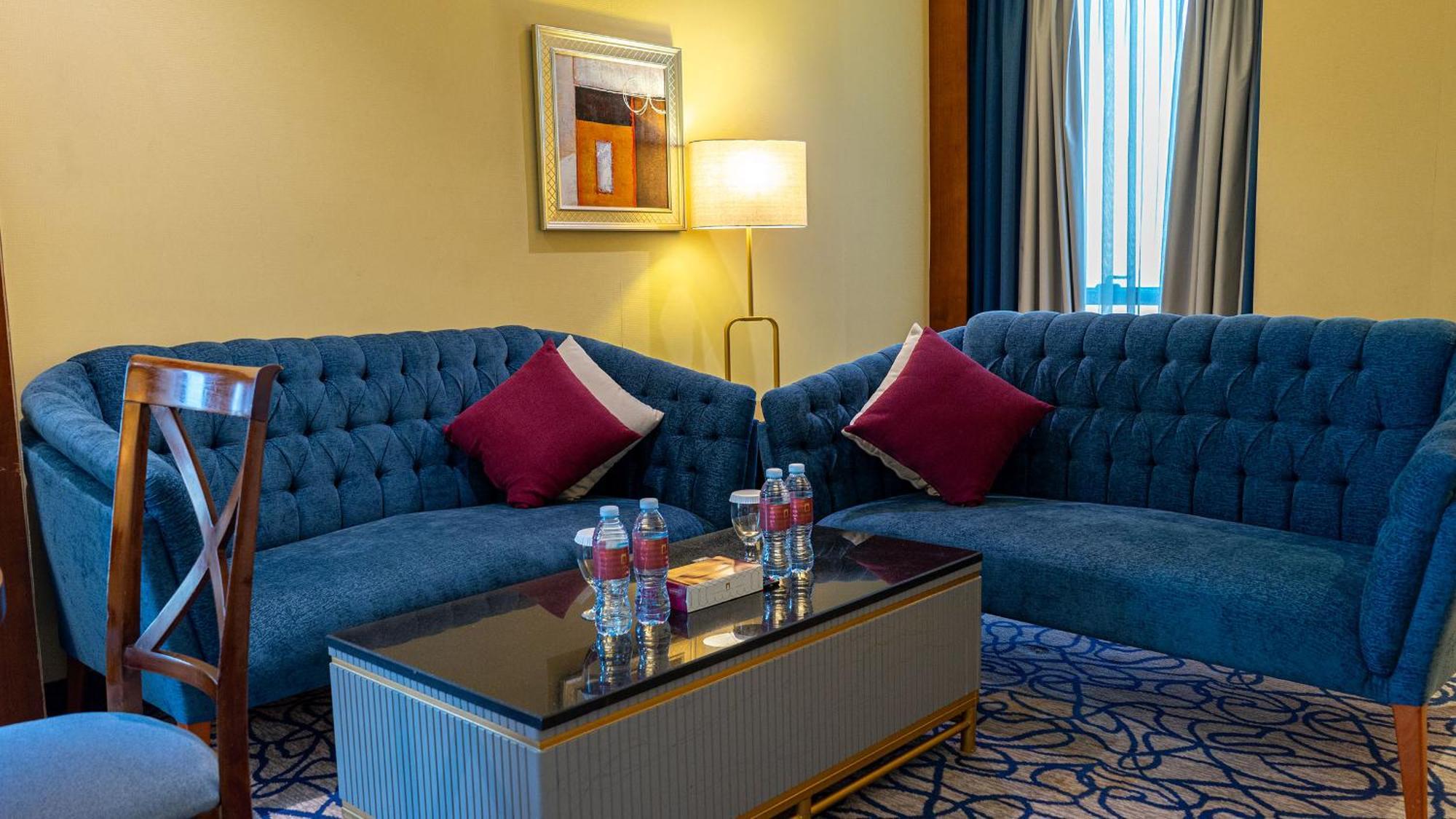 Al Safwah Hotel First Tower 1 メッカ エクステリア 写真 A living room at the hotel