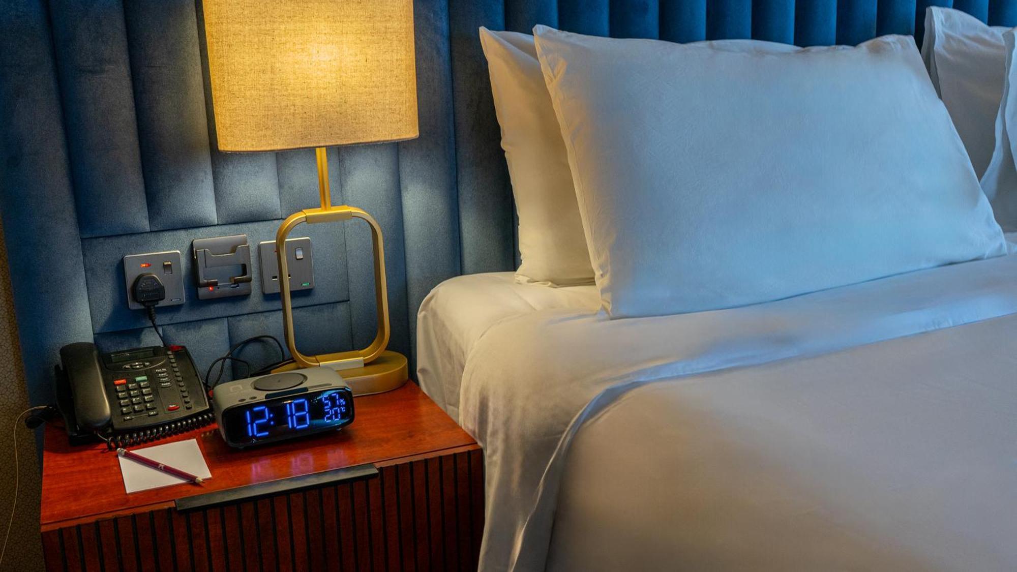 Al Safwah Hotel First Tower 1 メッカ エクステリア 写真 A digital alarm clock