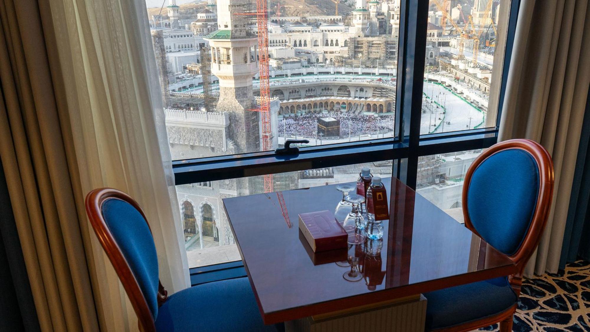 Al Safwah Hotel First Tower 1 メッカ エクステリア 写真 View of the Kaaba from a hotel room